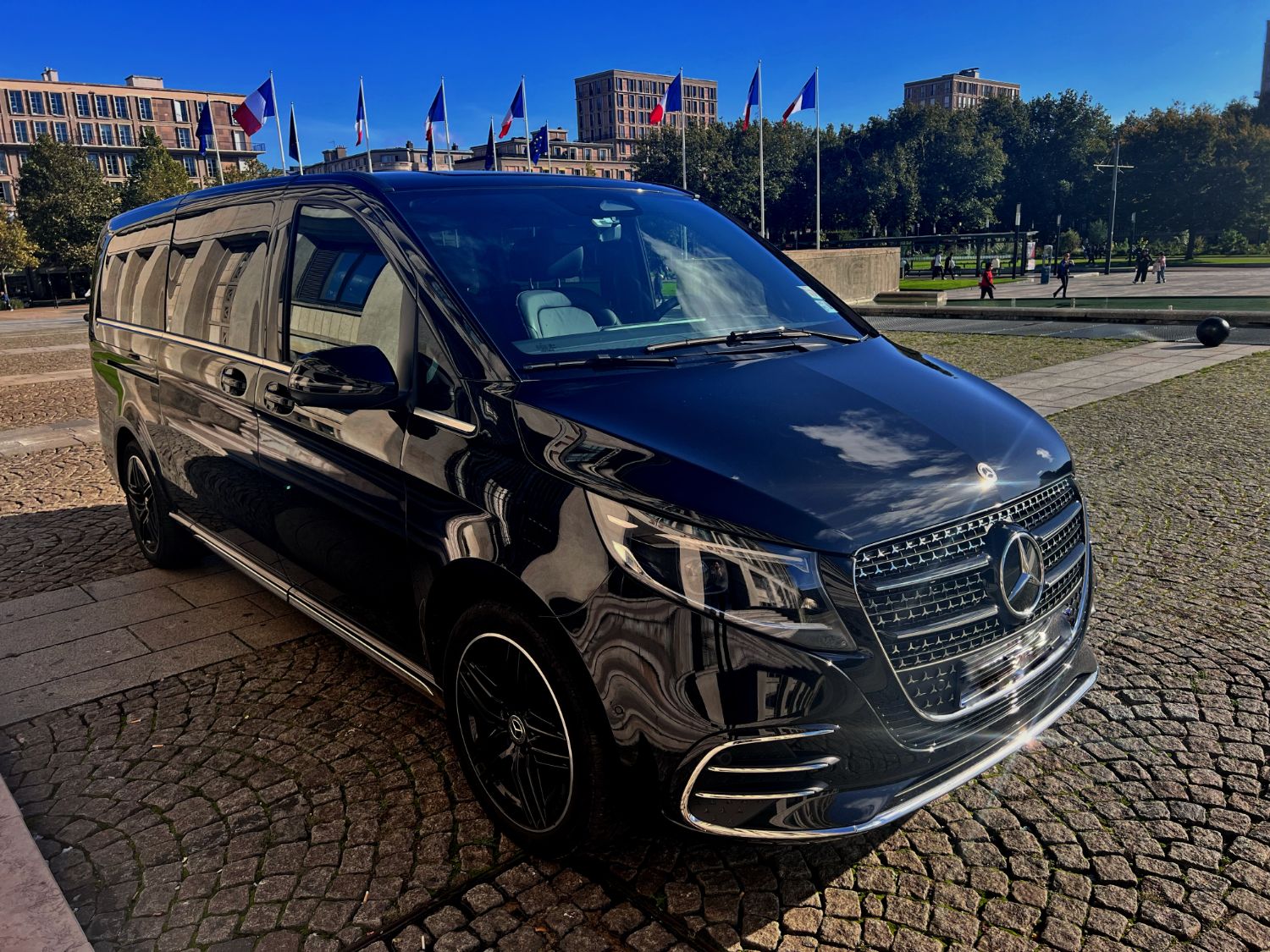 Mercedes Classe V noir grand confort 8 passagers — Allo Shuttle Le Havre